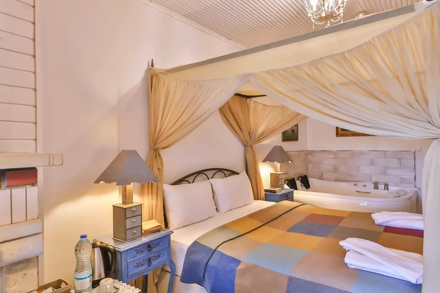 Bahçe Manzaralı Jakuzili ve Şömineli Bungalov