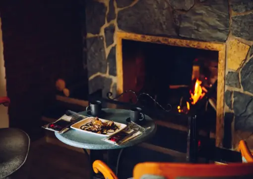 Çift Kişilik Nehir Manzaralı ve Şömineli Oda