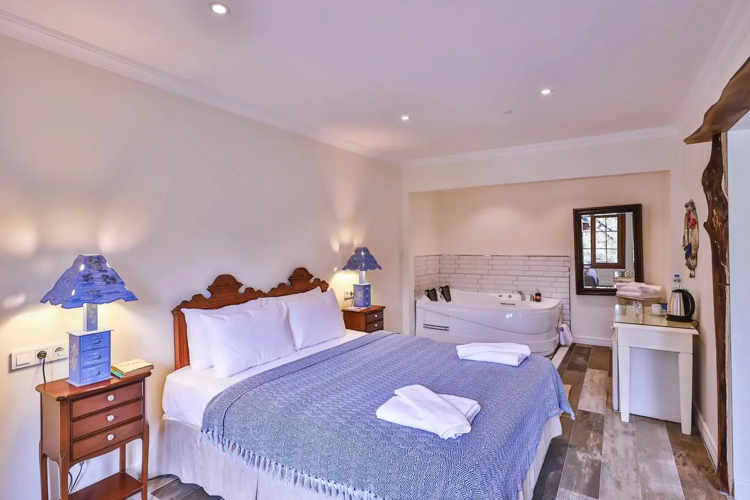 Jakuzili Junior Suite