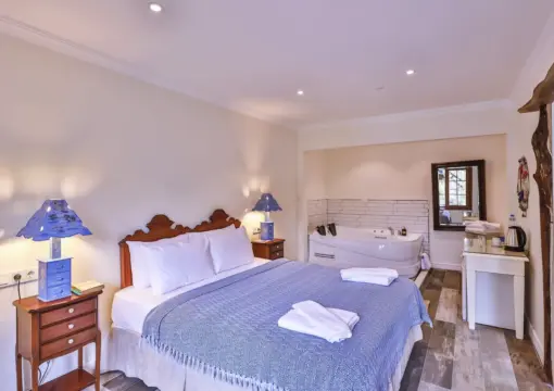 Jakuzili Junior Suite