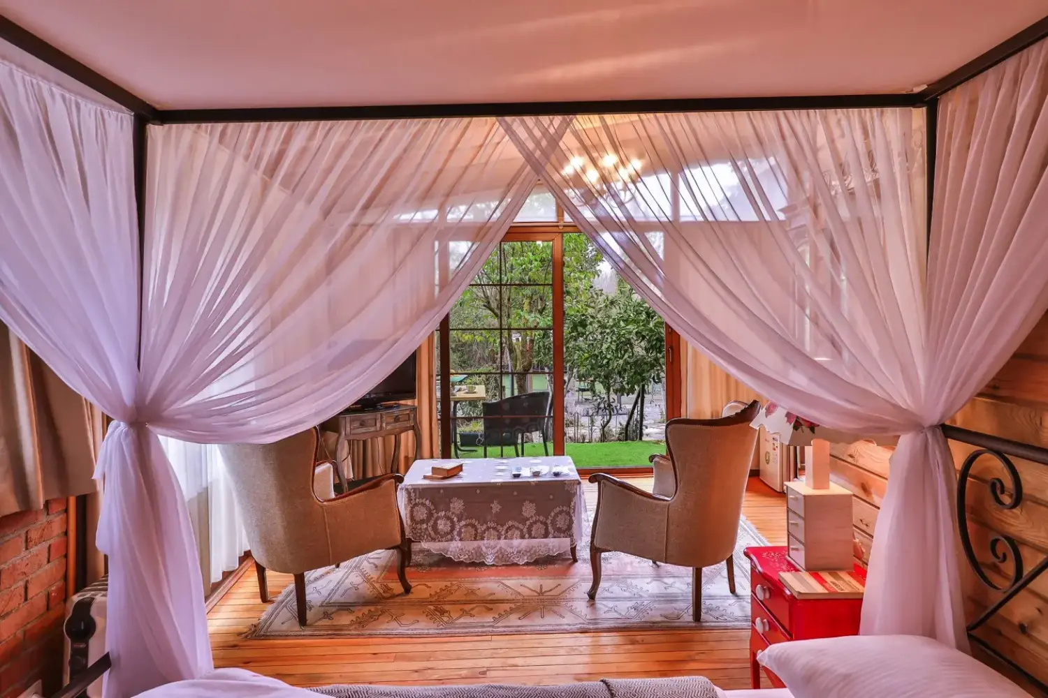 Nehir Manzaralı Bungalov