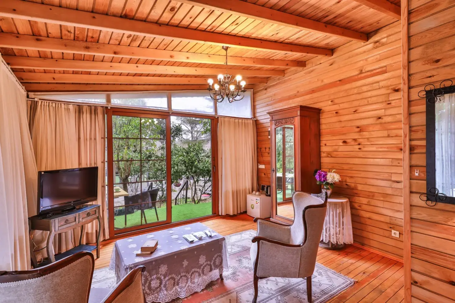 Nehir Manzaralı Bungalov