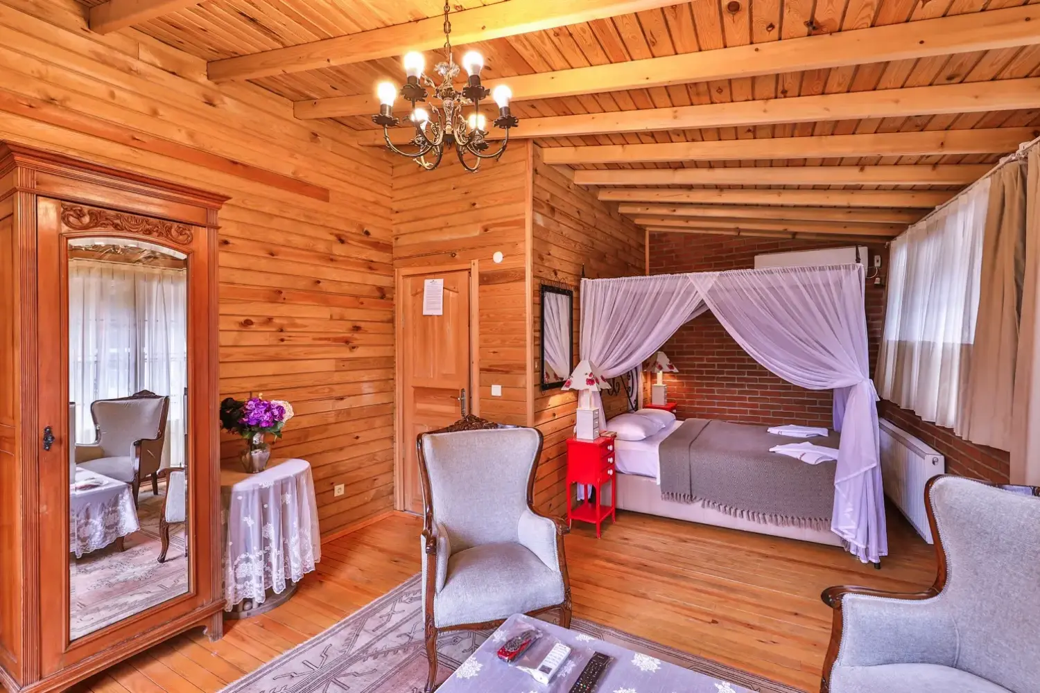 Nehir Manzaralı Bungalov