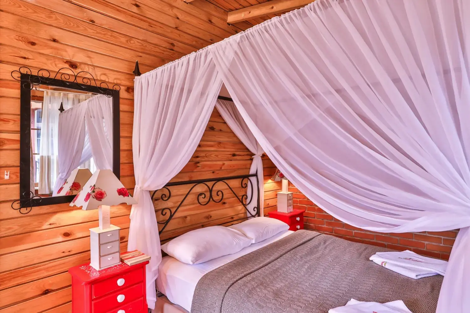 Nehir Manzaralı Bungalov