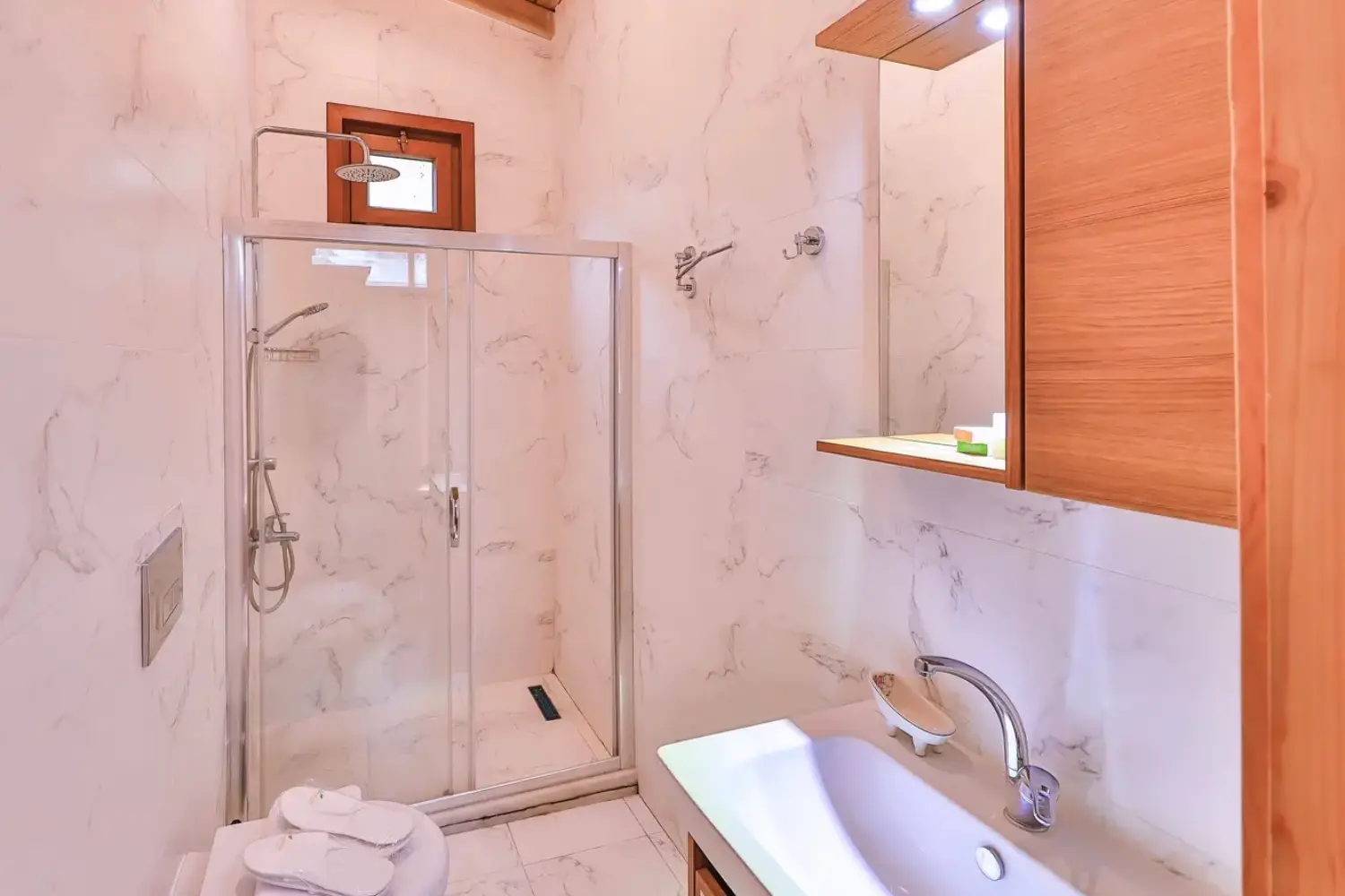 Nehir Manzaralı Bungalov