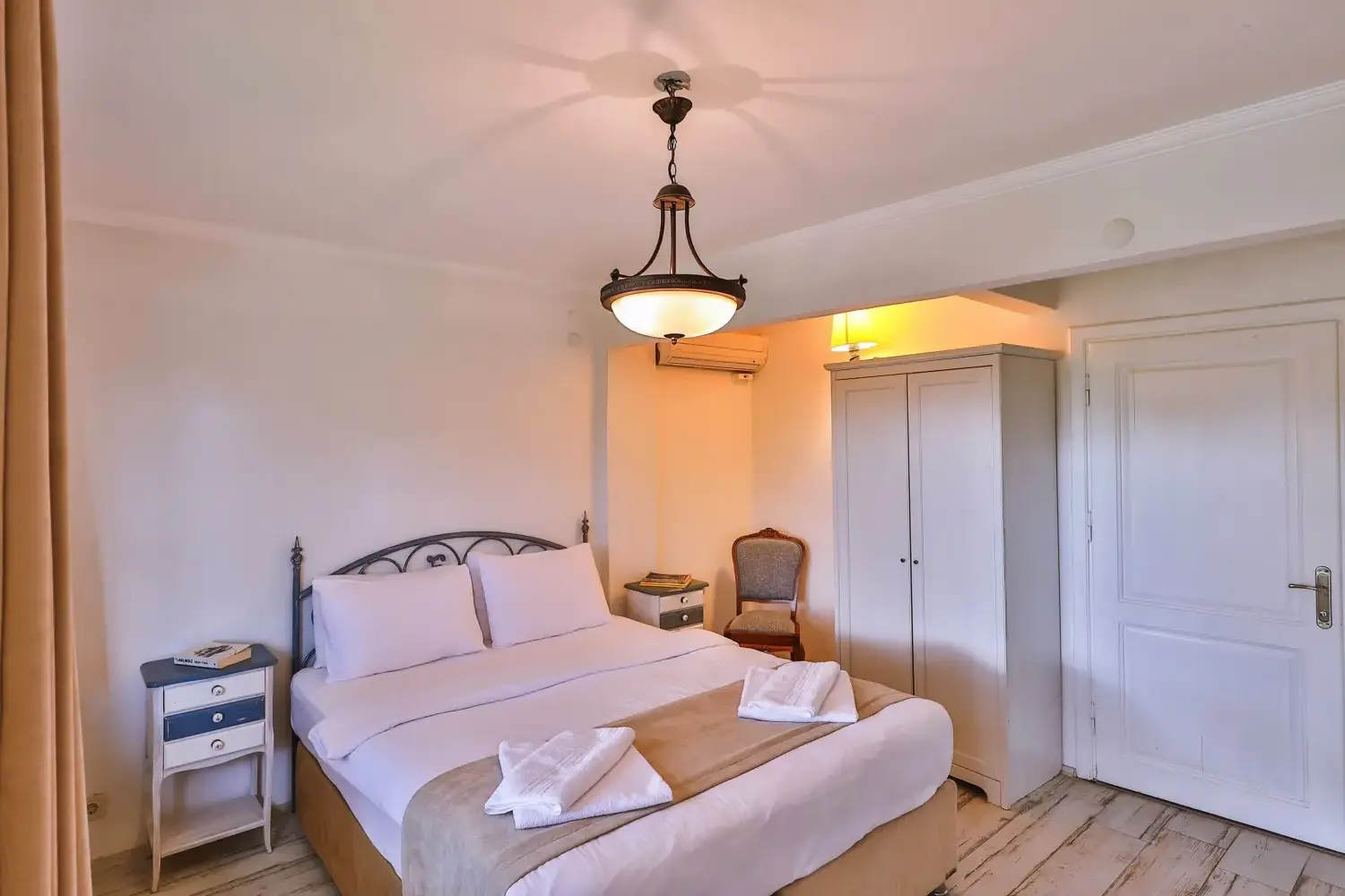 Nehir Manzaralı Oda