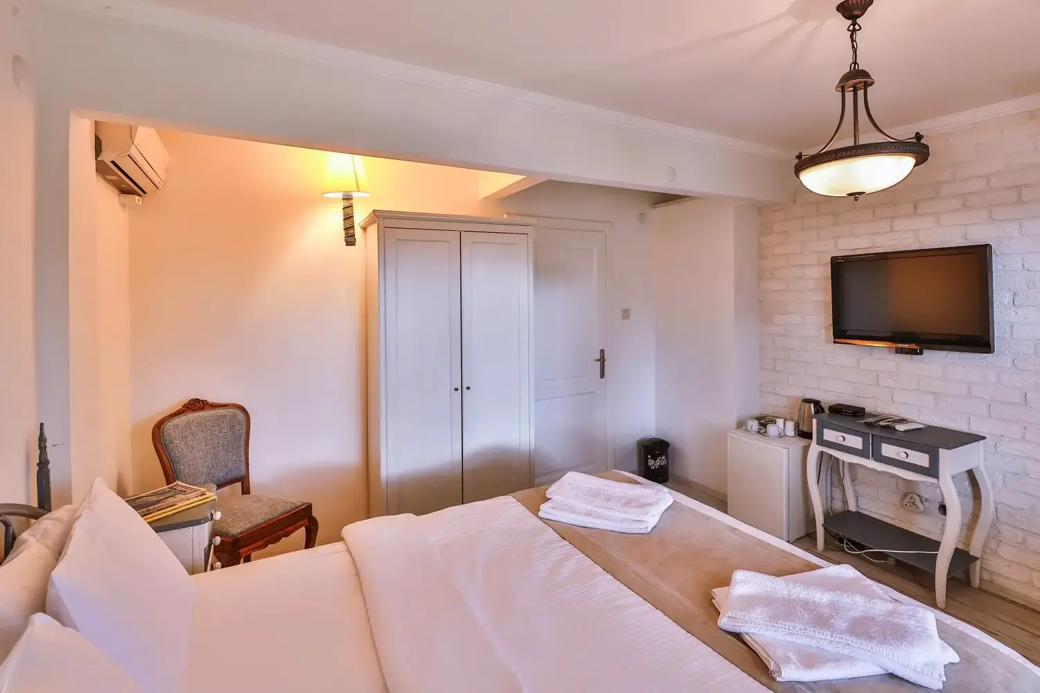 Nehir Manzaralı Oda