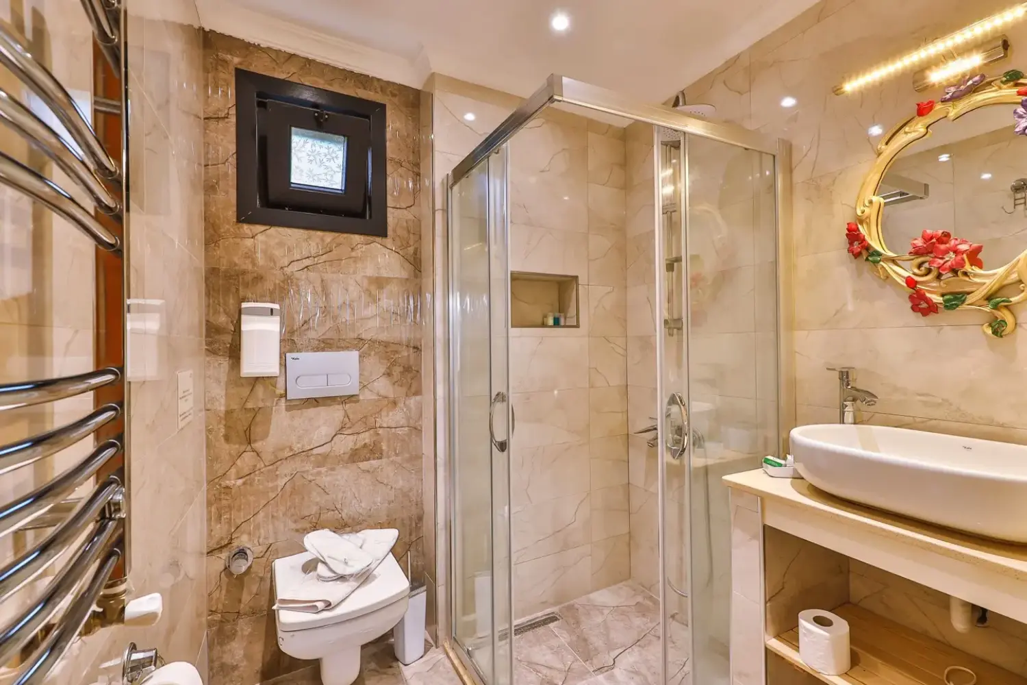 Nehir Manzaralı Oda